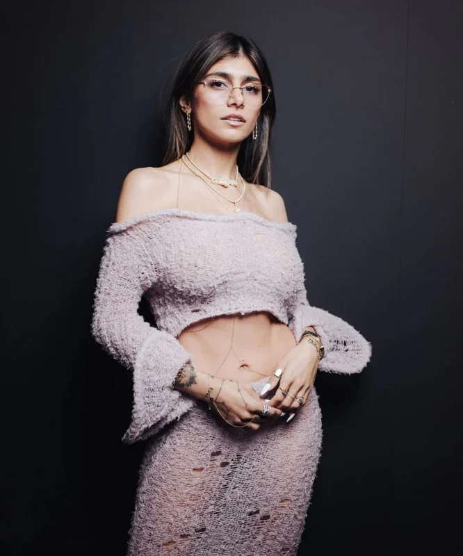 Mia Khalifa's reinvention after quitting porn - why mia khalifa quit porn.